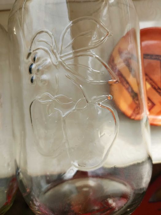 Емкость для декора с выпуклым рисунком ,стеклянная