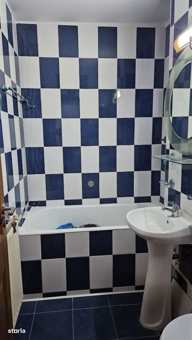 3 camere semidecomandate Str.Miron Costin