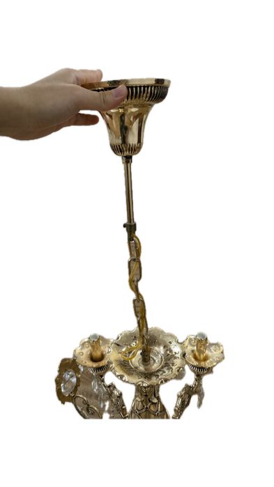 Продам шикарную шестирожковую люстру