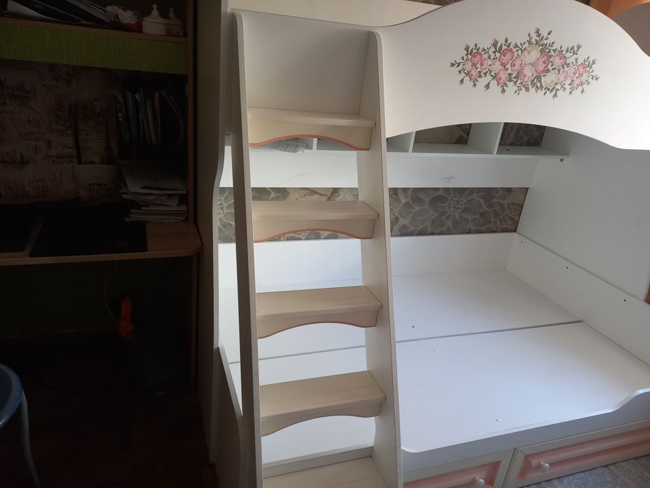 Двухярусная кровать