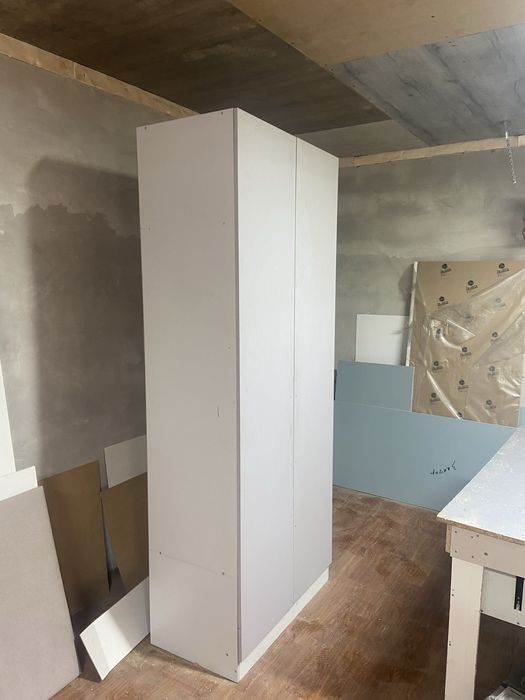 Продаю шкаф для одежды.