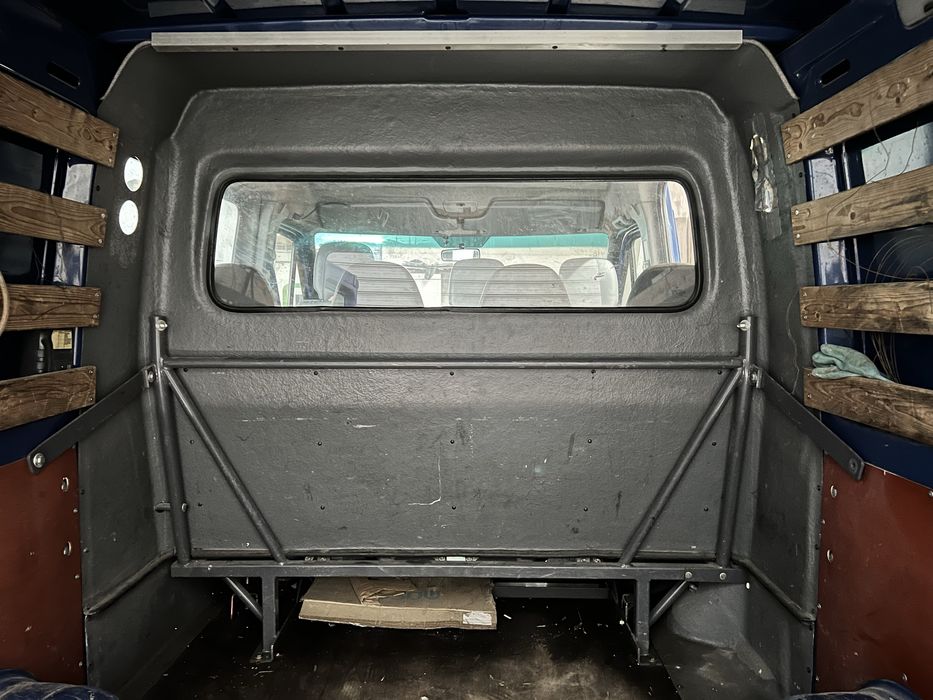 Преграда и седалки в комплект за Mercedes Sprinter