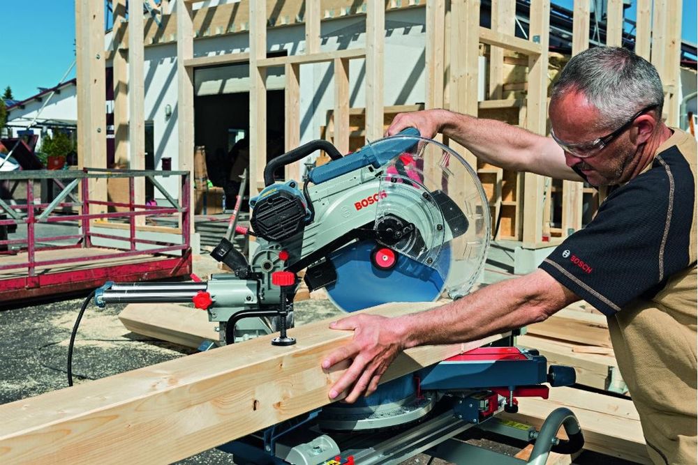 Пила торцовочная BOSCH GCM 12 SDE