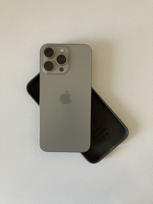 iPhone 15 pro max ca NOU 90%bat liber de rețea