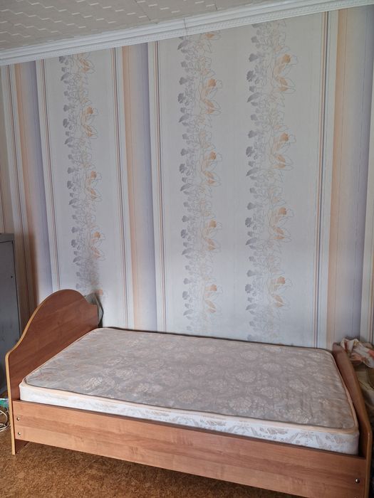 Продам кровать с матрасом