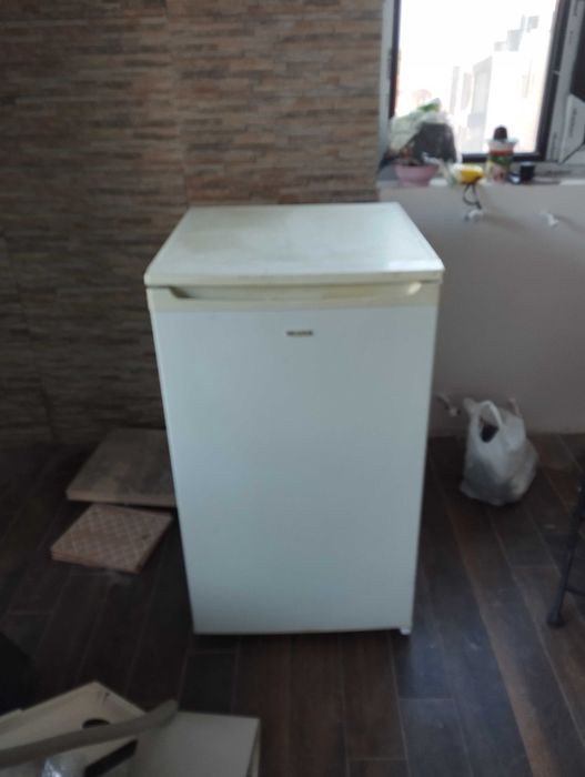 Хладилник с вътрешна камера