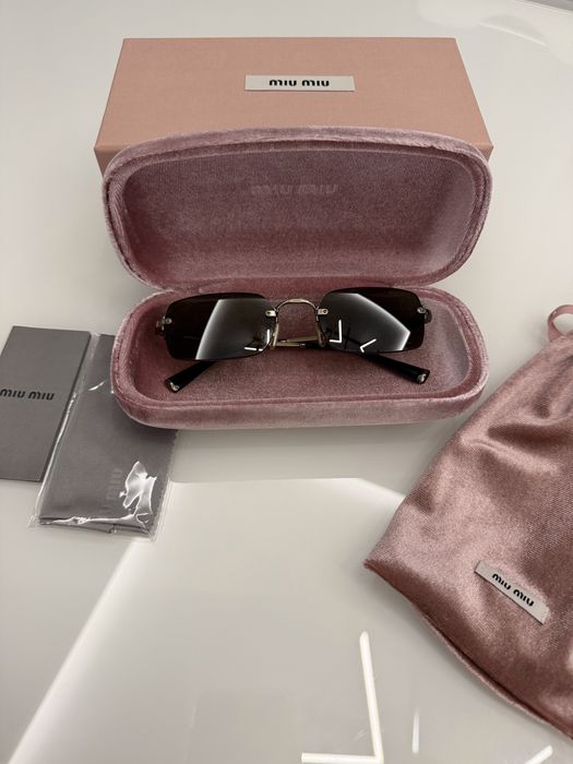 Слънчеви очила Miu Miu 100% Оригинални нови с  гаранциона карта