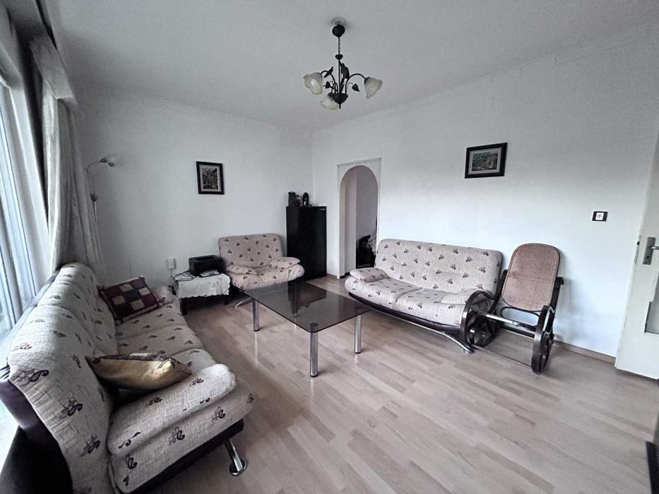 Тристаен Апартамент