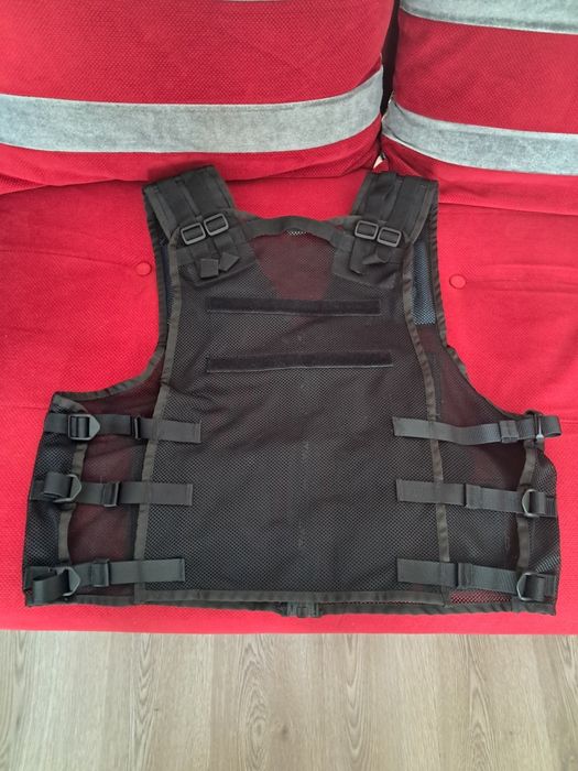 Vând 2 veste tactice noi , ajustabile (modele diferite )