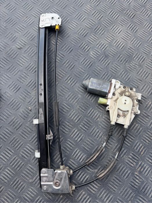 Задний правый стеклоподьемник бмв е39