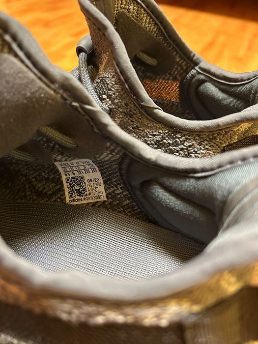 Yeezy Boost 350 V2 Dark salt