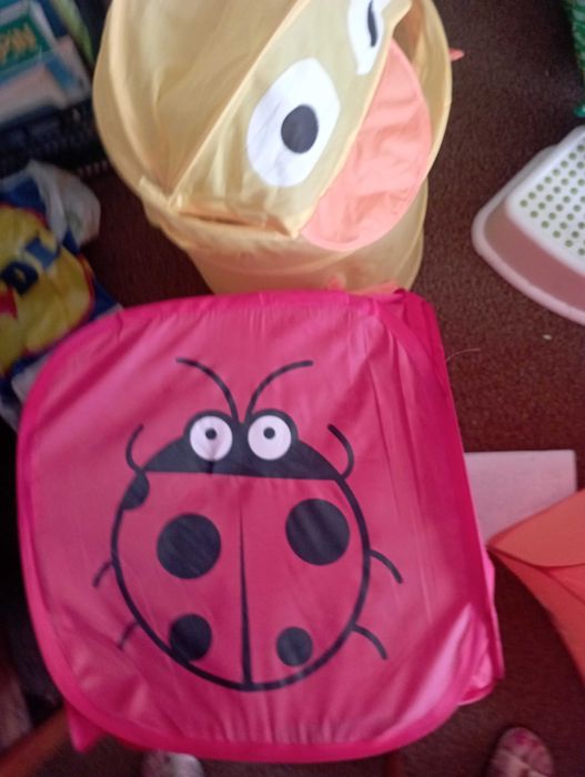 Детски палатки - кола и ягодка, и кошове за играчки