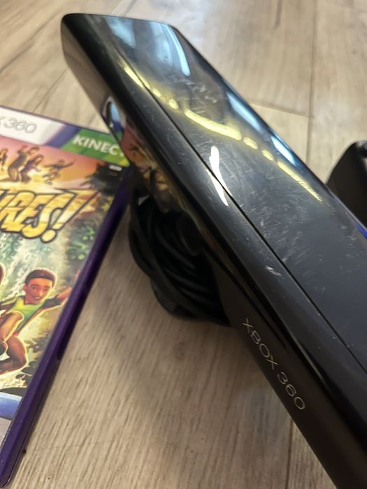 Xbox 360 – Consolă + 2 controllere + 52 jocuri + Kinect