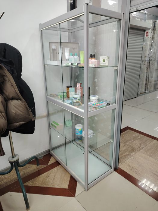 Витрина стеклянная