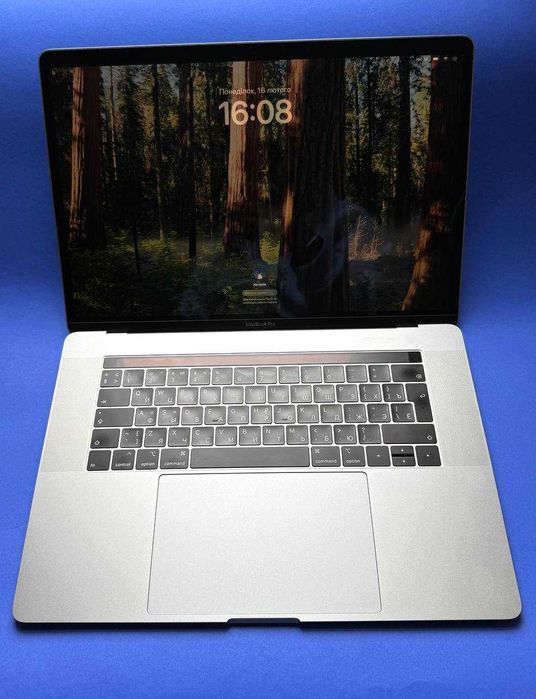 Продавам MacBook Pro A1990 15 “