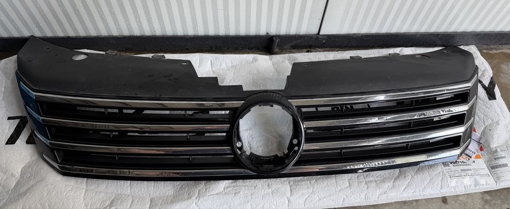 Предна решетка за VW Passat B7