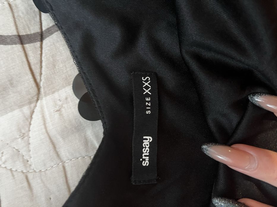 Чисто нов черен потник