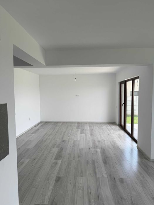 Casa de vanzare intre Sanpetru si Bod