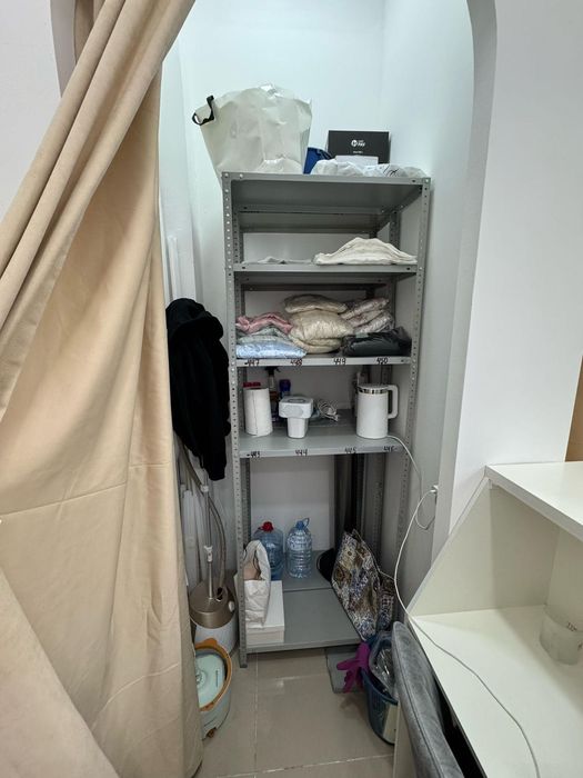 Стеллажи , железные полки