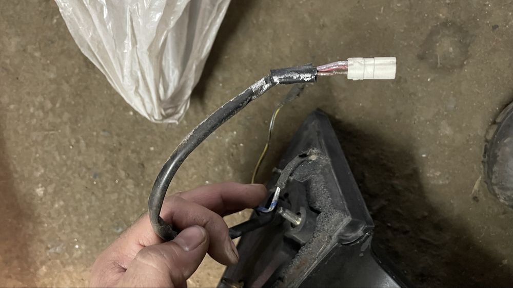 Левое зеркало