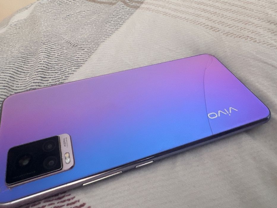 смартфон Vivo V2025 с гарантией