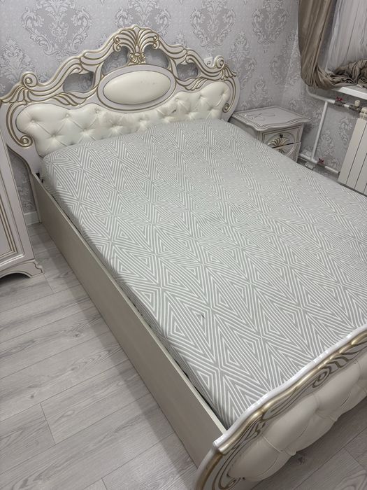 Продам кровать с матрасом