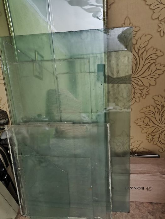 Стекло отдам даром