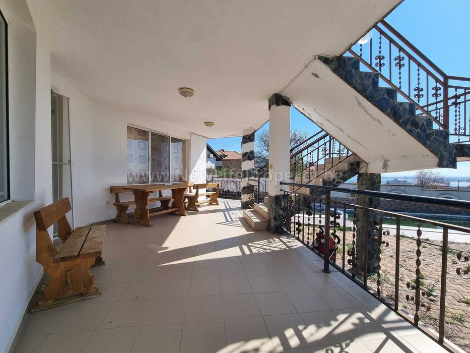 Двуетажна къща с басейн, Инцараки Свети Влас