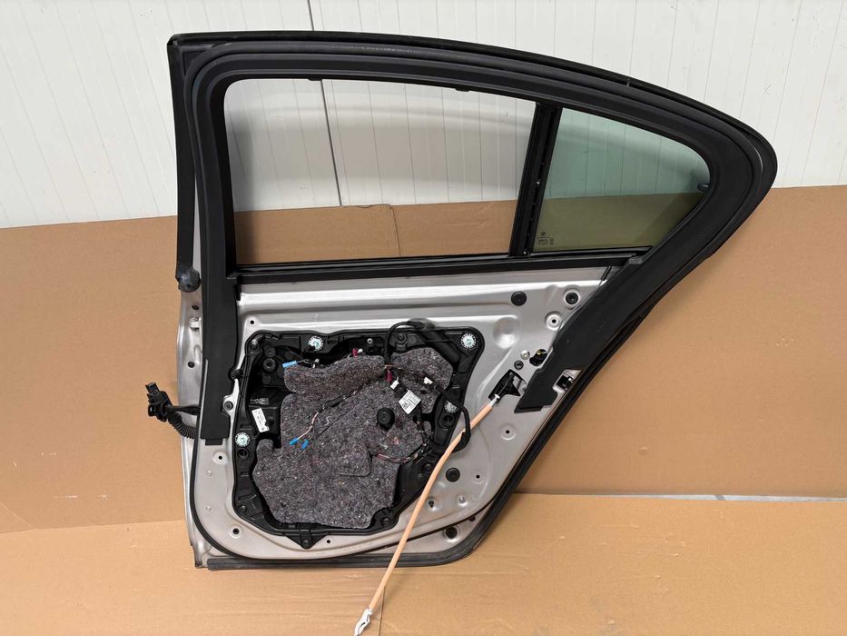 Задна Дясна Врата За БМВ Ф90 Г30 7408964 BMW F90 G30