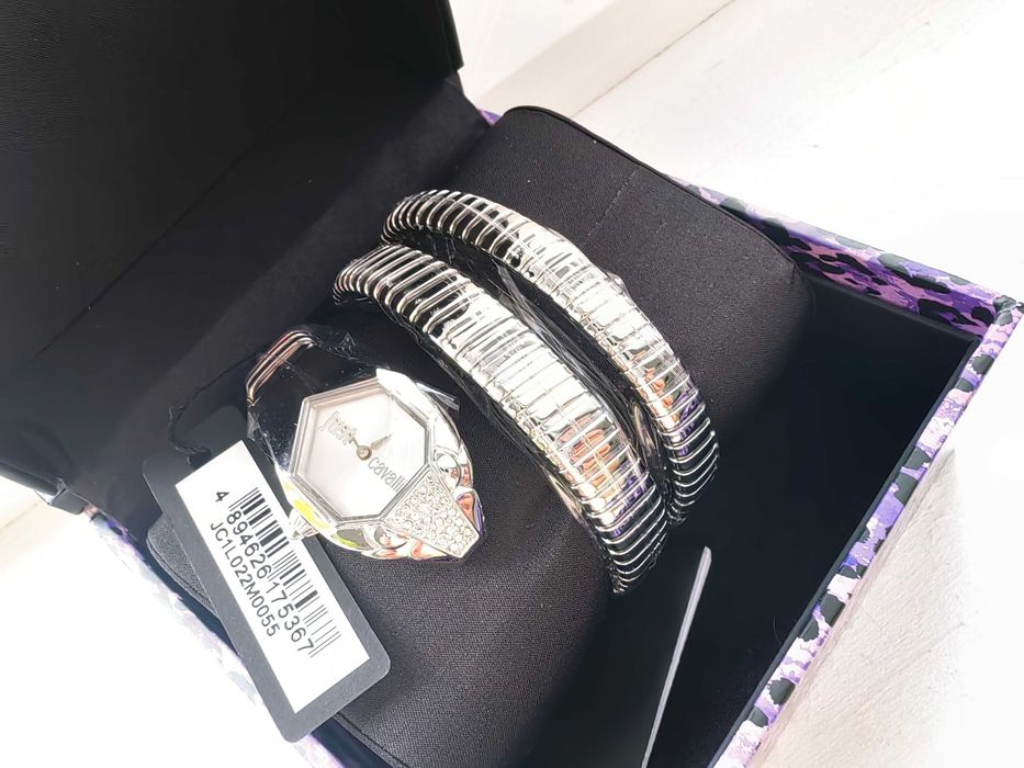 Vind ceas just cavalli nou. CPreț 800roni.produs original.