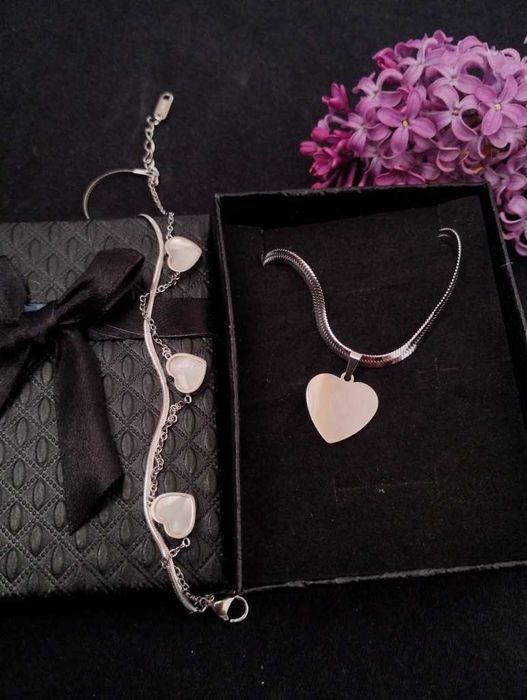 Колие и гривна със сърце/ Цвят на сърцата на гривната: бял, черен