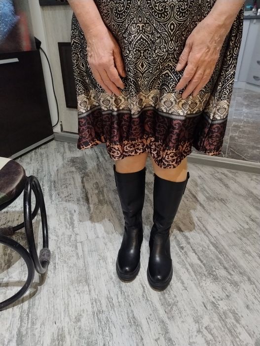 Кожени нови ботуши .