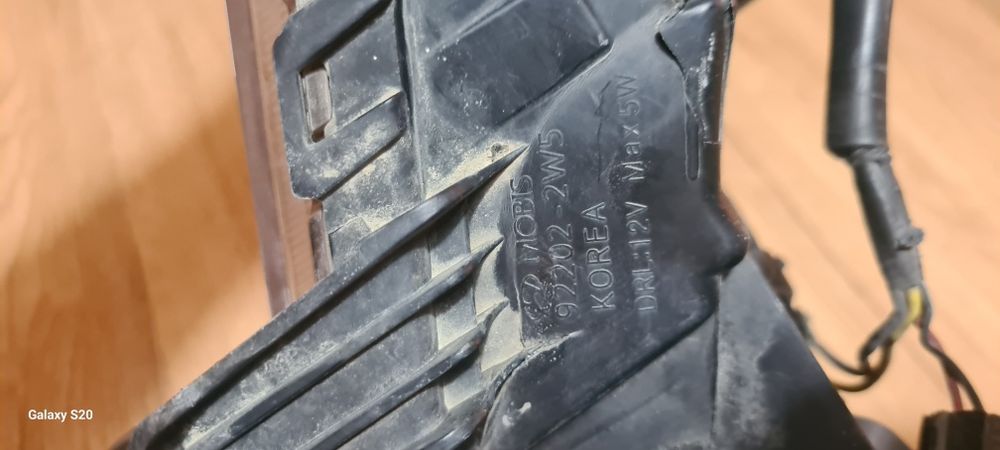 Продавам халоген с лед светлина за Хюндай Санта Фе