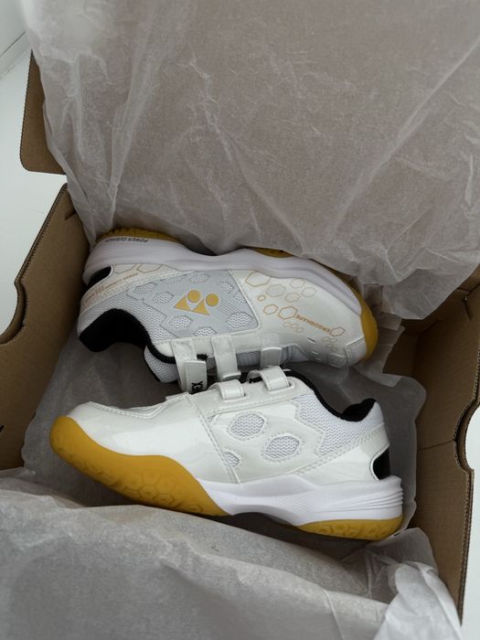 Кроссовки Yonex для тенниса