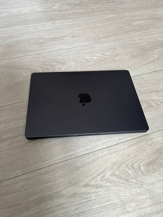 Apple MacBook Pro 14 / 2023 / 14.2" / 18 Гб / SSD 512 Гб
