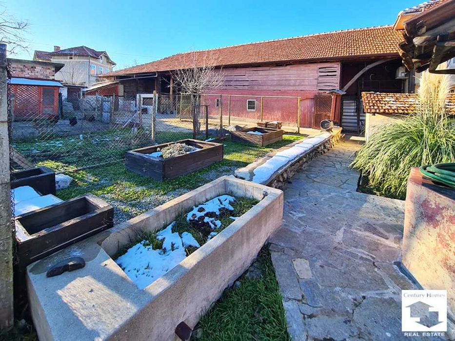 116256 ЕКСКЛУЗИВНО! Реновирана къща с гараж в центъра на с. Балван