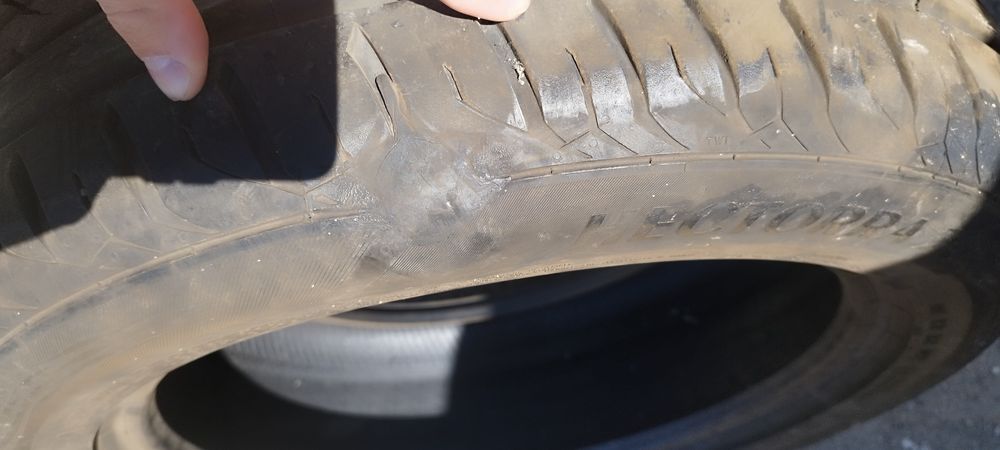 Резина лето 215/55 R17