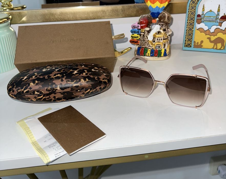 Солнцезащитные очки Ana Hickmann