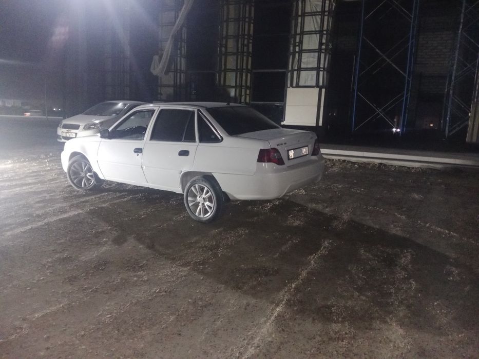 Nexia 2 holati juda yaxshi.