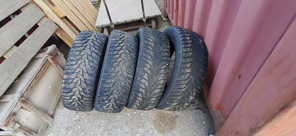 Продам резину 235/60/R18 шипы KAPSEN