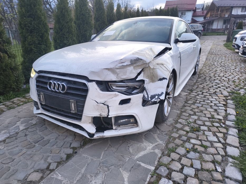 Audi a5 avariat lovit