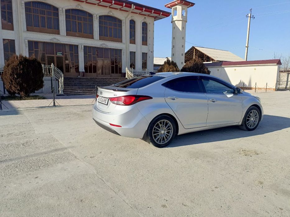 Срочно мошина сотилади