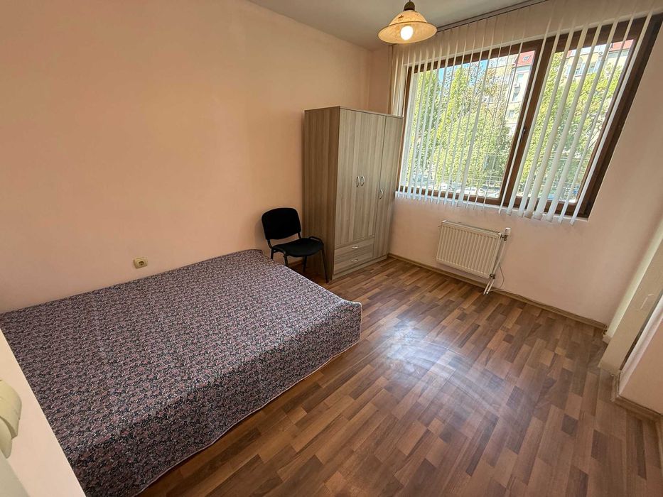 Дава се под наем Тристаен апартамент в София, Център - 100 кв.м за 750 € - Снимка #1