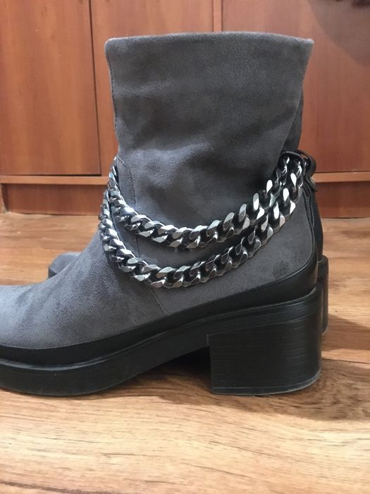 Сапожки осенние серые