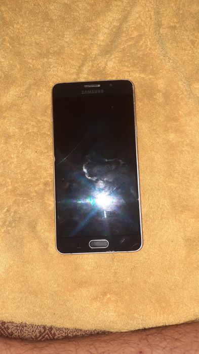 Samsung s8Plus sotiladi