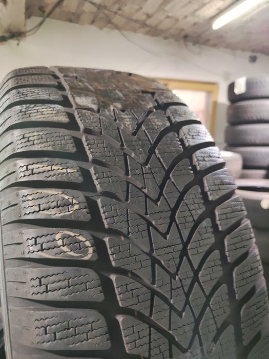 4 бр зимни 225/50/17 Dunlop 22г