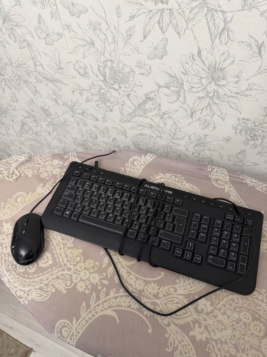 Клавиатура и мышь Alienware