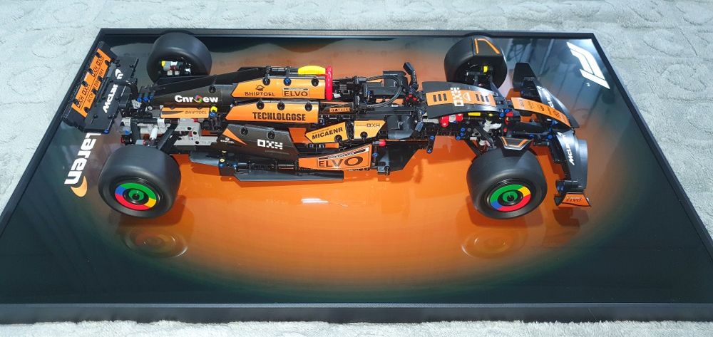 Конструктор Lego Формула-1 McLaren MCL38 и рамка держатель для болида