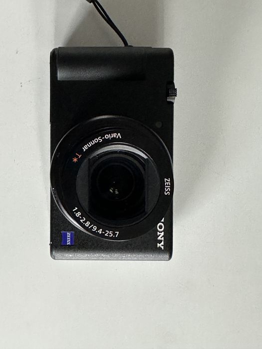Aparat foto video Sony ZV1 - ideal pentru camera web si vloging
