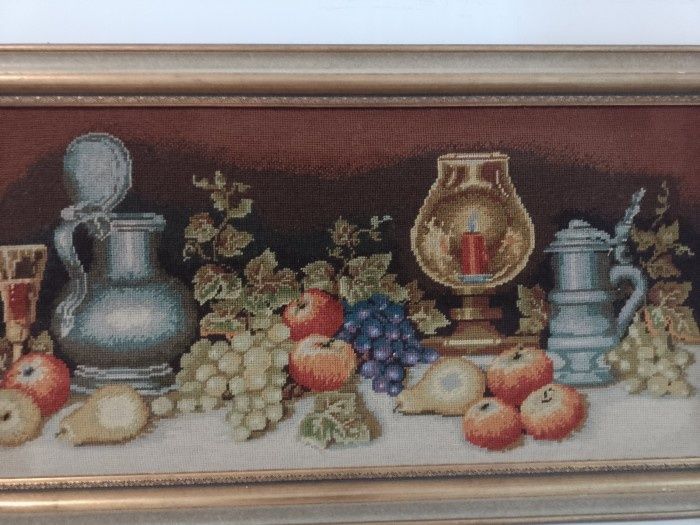 Superb goblen ,lucrare încadrată într-o ramă din lemn masiv sculptata,